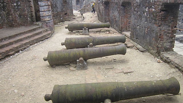 640px-Citadelle_in_Haiti,_cannons.jpg