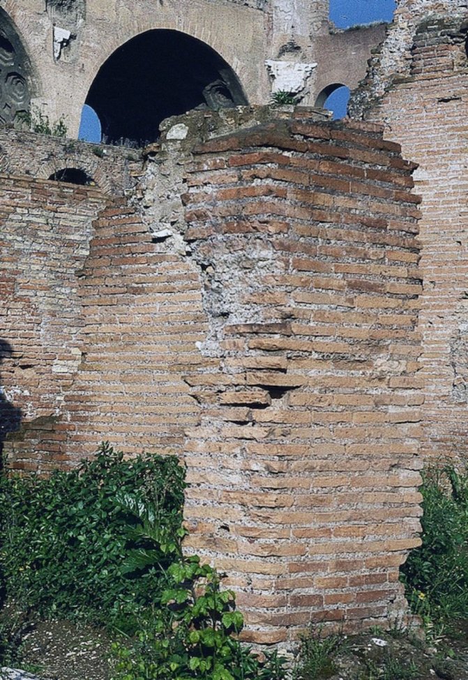 Basilica of Maxentius.jpg