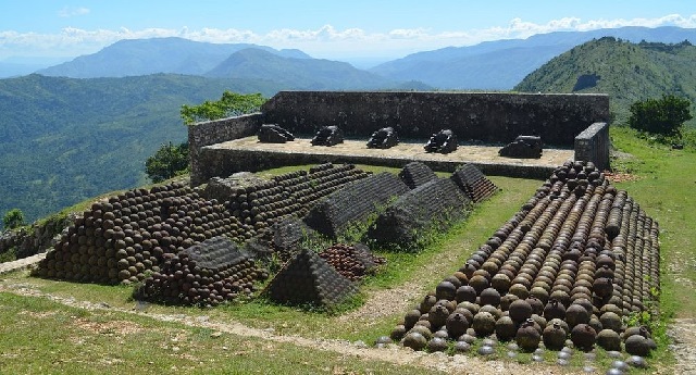 citadelle-laferriere-cannon-balls.jpg