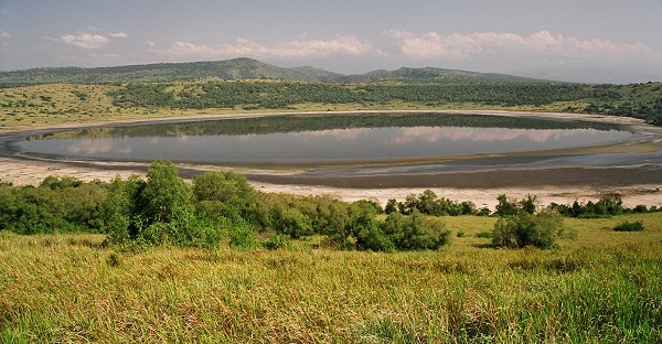 katwe-_Crater_Lake.JPG