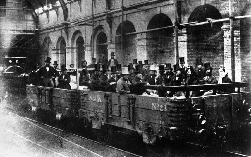 London_underground_train_2.jpg