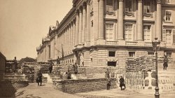 Barricades during the Paris Commune, near the Place de la Concorde